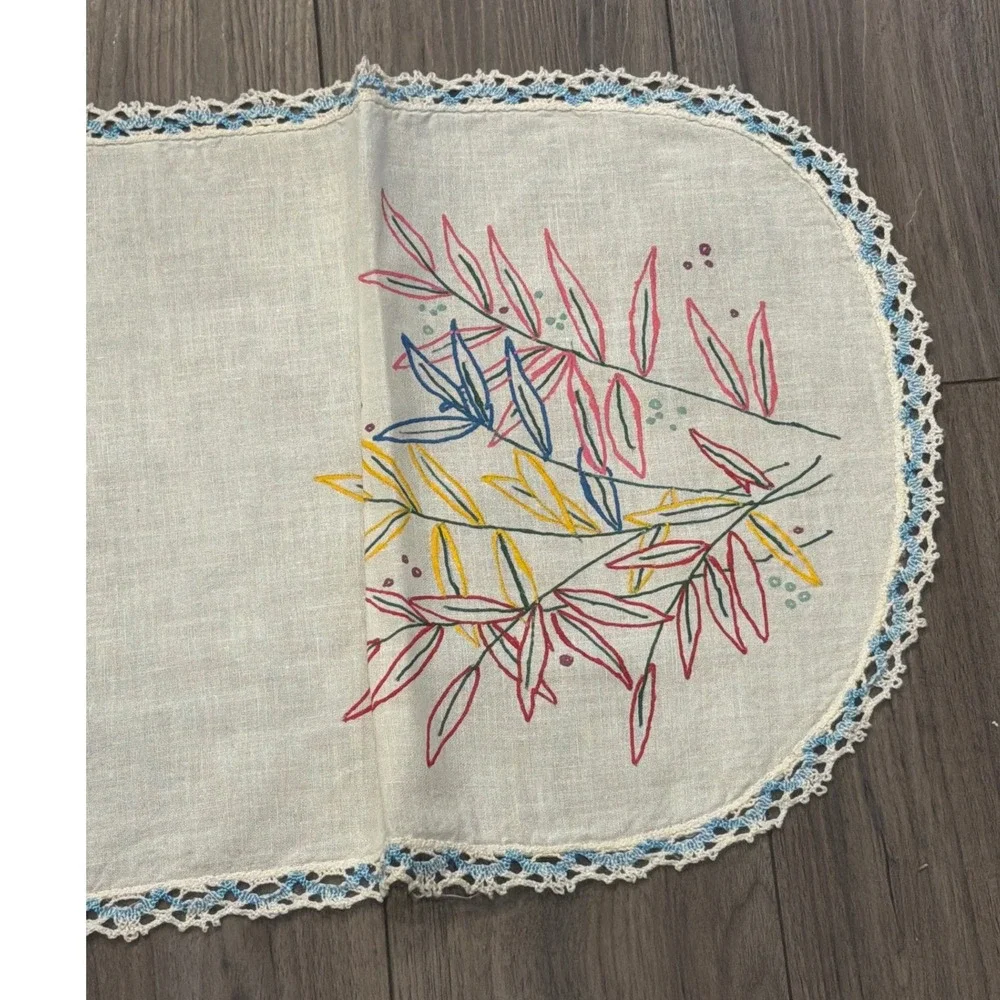 Vintage Hand Embroidered Linen Table Runner Floral Leaf Crochet Lace Trim Cream